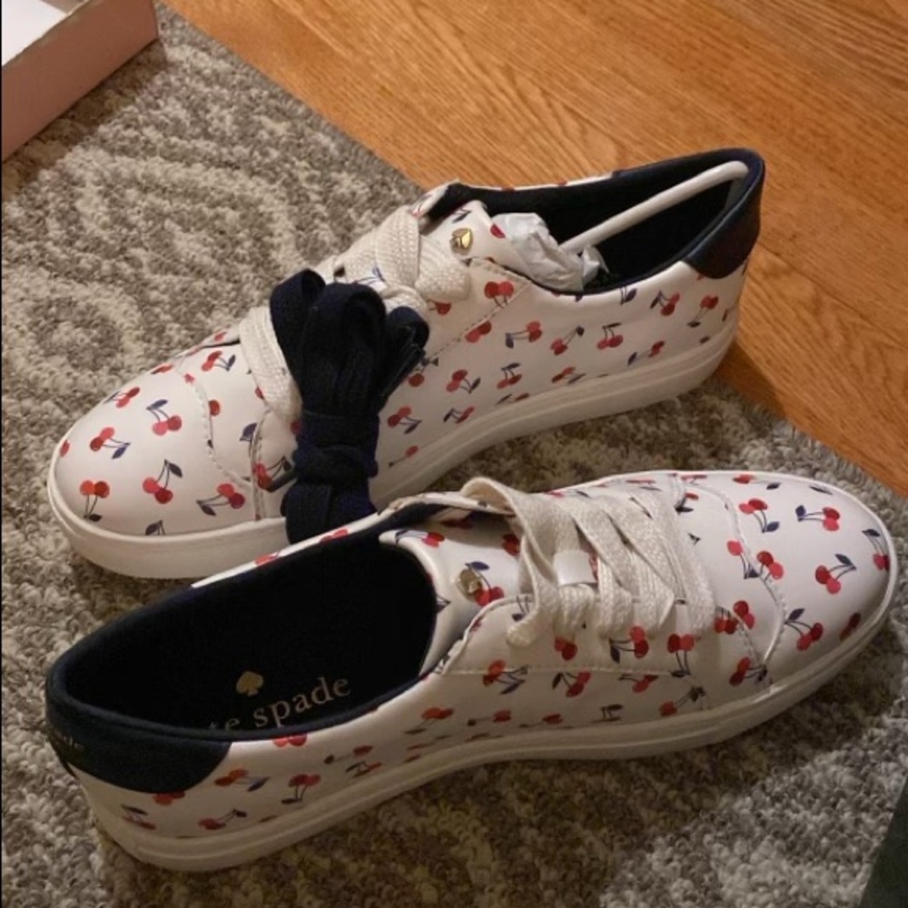 NWT in box Kate Spade dancing cherries shoes. Women’s 9